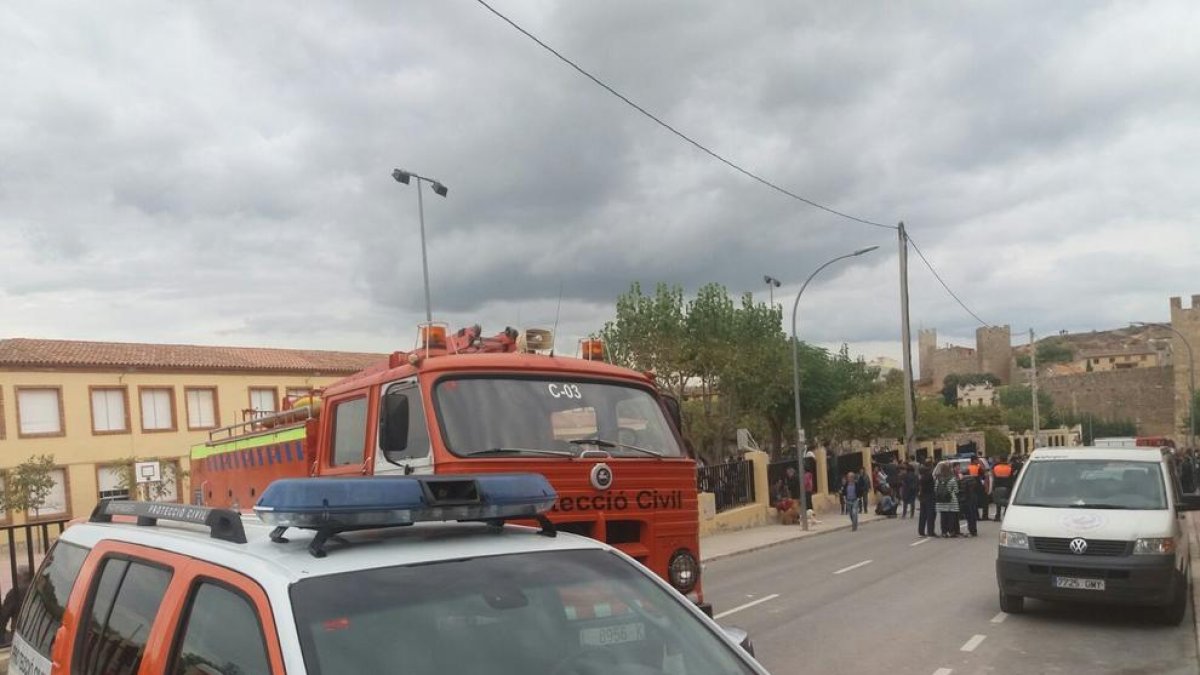 Protecció Civil i Bombers protegeixen les urnes a Montblanc