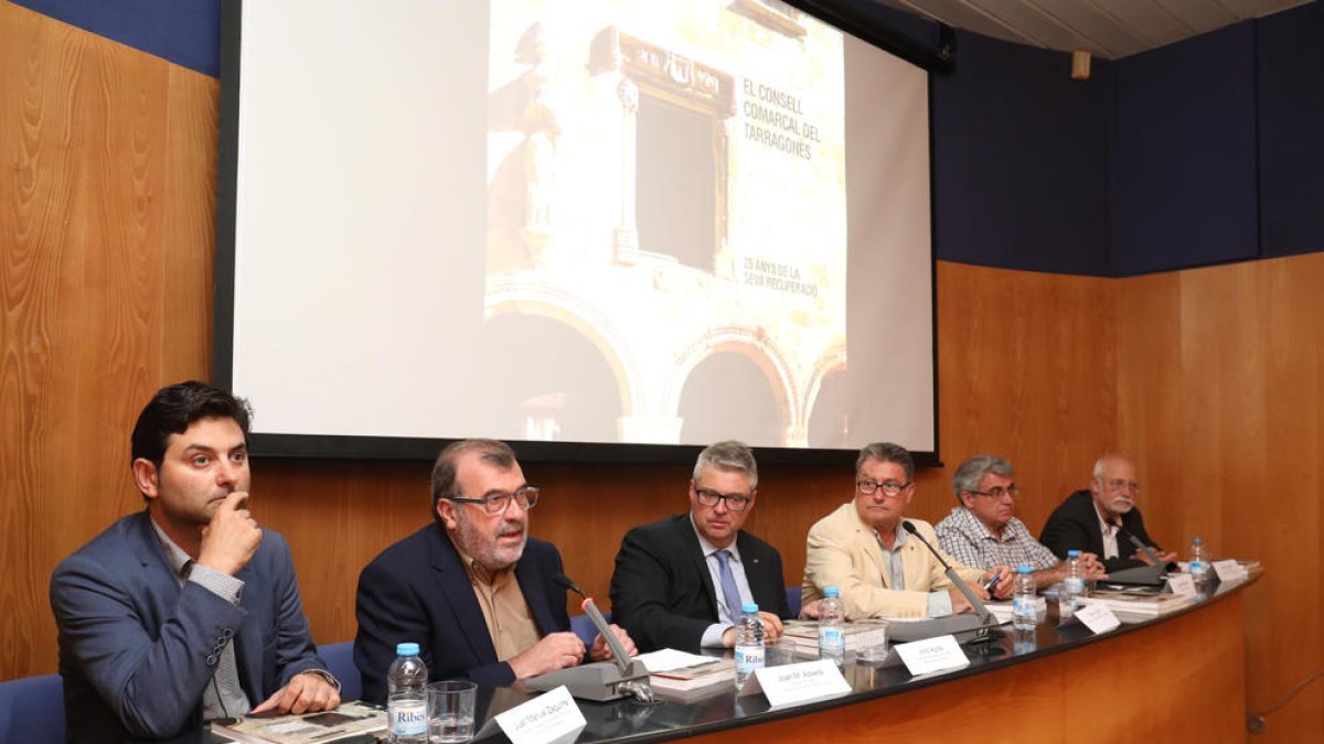 Un libro recoge la evolución del edificio del Consejo Comarcal en dos mil años