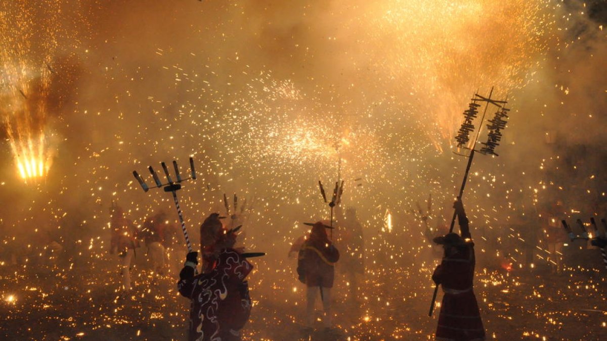El Ball de Diables de Torredembarra celebra los 30 años en la Festa del Quadre