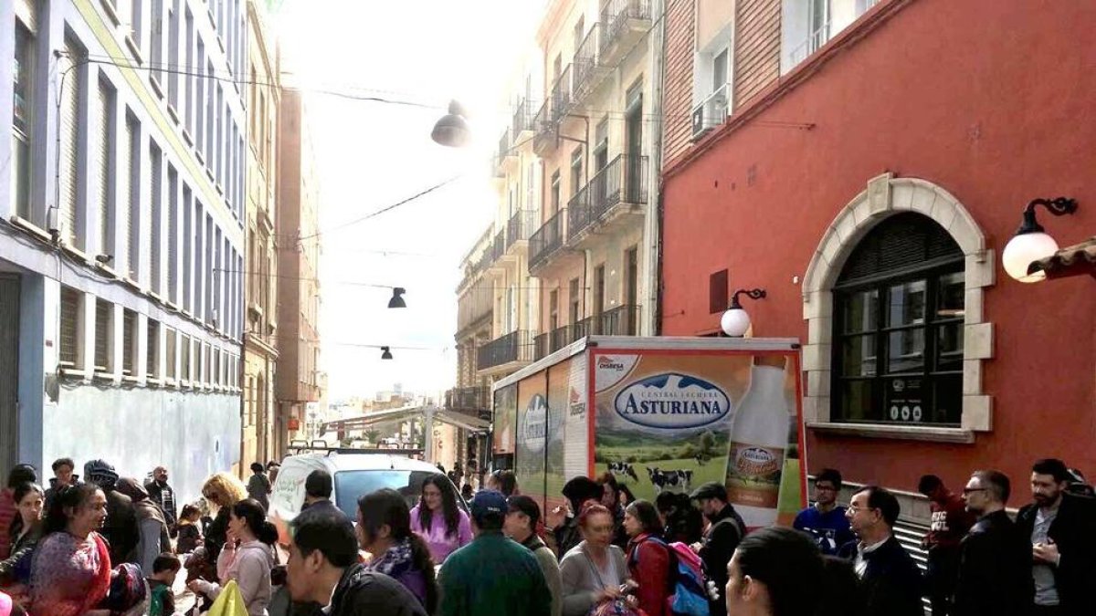 Els pares del Pau Delclòs utilitzen la xarxa per denunciar la manca de seguretat a la sortida de l'escola