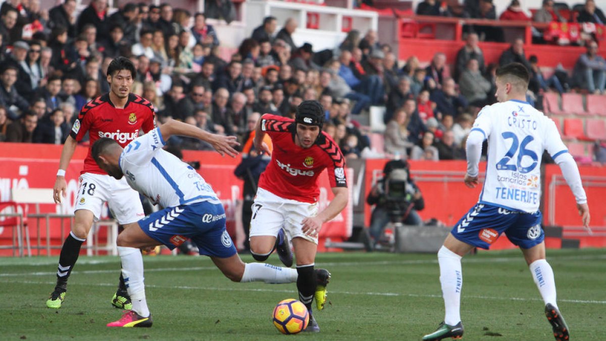 Un Petr Cech en la medular del Nàstic