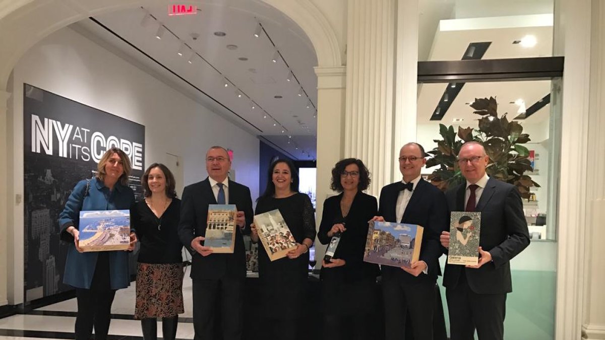 La col·lecció de caixes de vi 'Art, vi i territori' es presenta a Reus