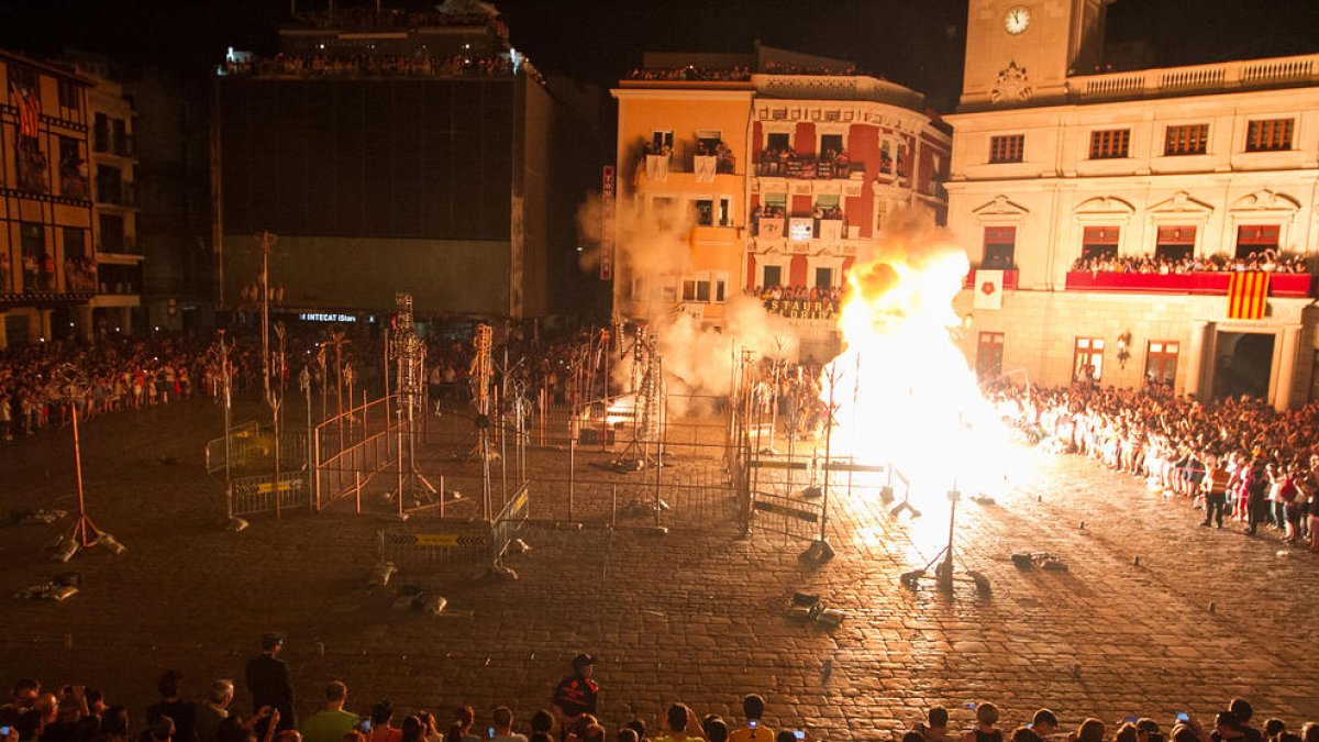 El Mercadal enmudece con una Tronada que petó 'al revés'