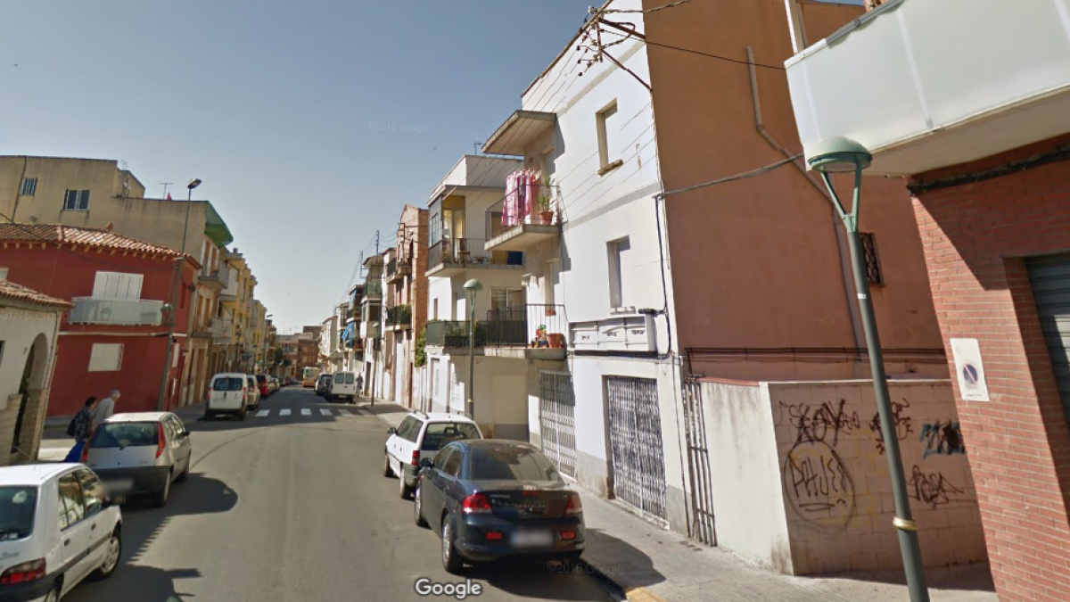 Els Mossos detenen tres homes quan intentaven forçar un habitatge a Tarragona