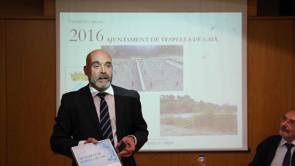 Vespella recibe un premio por la construcción de una depuradora