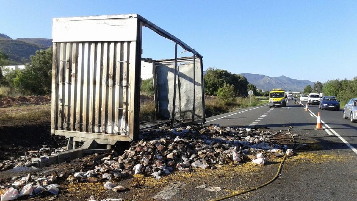 Incendi de la càrrega d'un camió