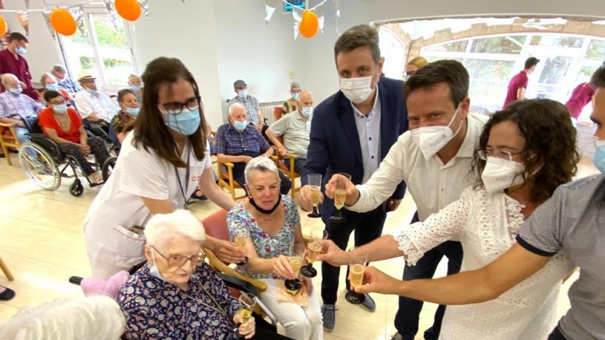 Homenatge a Cambrils a l'àvia centenària, María Gonzàlez Monza