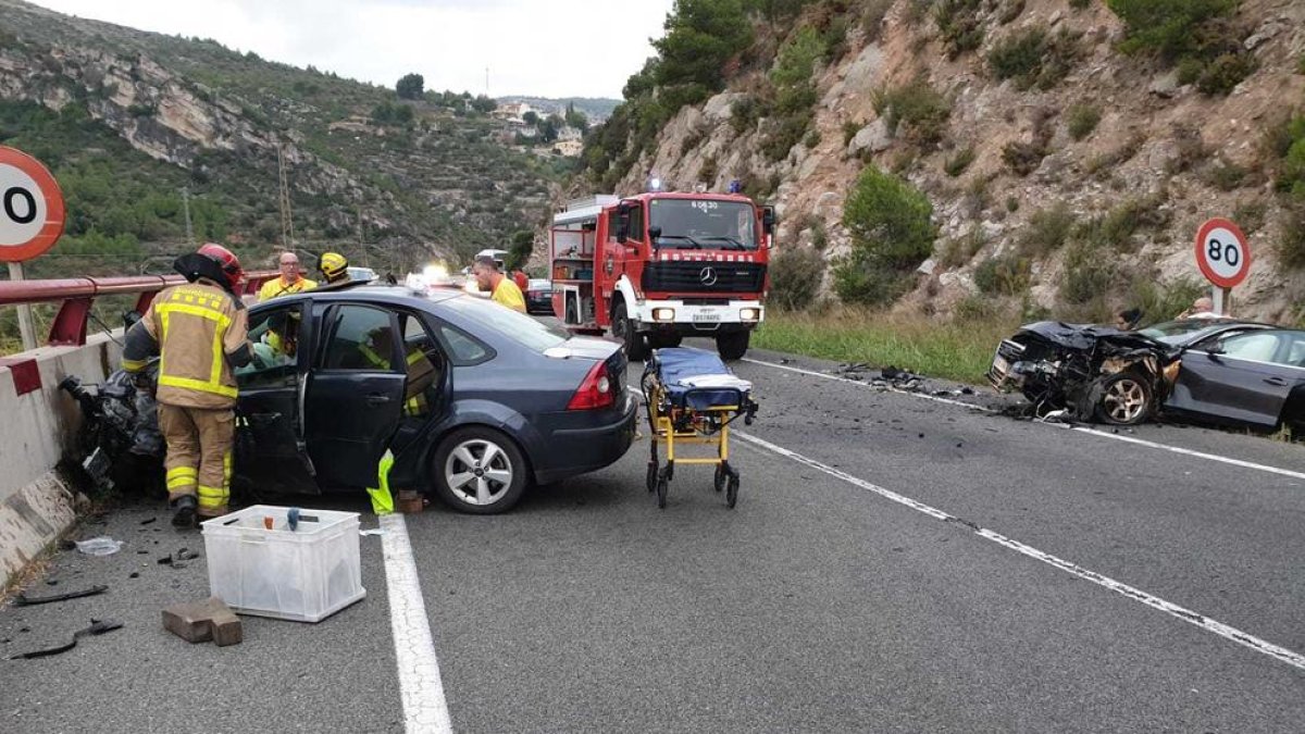 Cinc ferits, dos d'ells en estat greu, en un accident de trànsit a la C-14 a La Riba