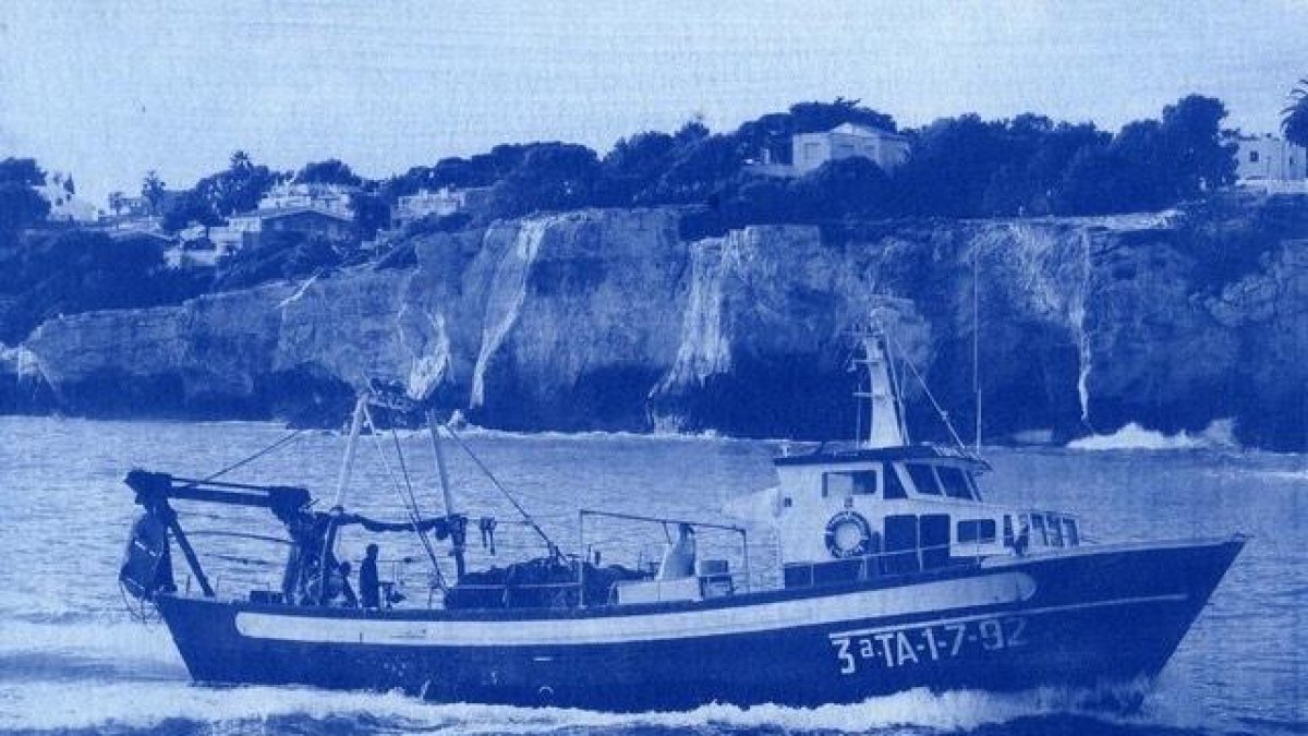 Torredembarra acoge la exposición de cianotipias 'Embarca't, pesca i pescadors d'ànima blava'
