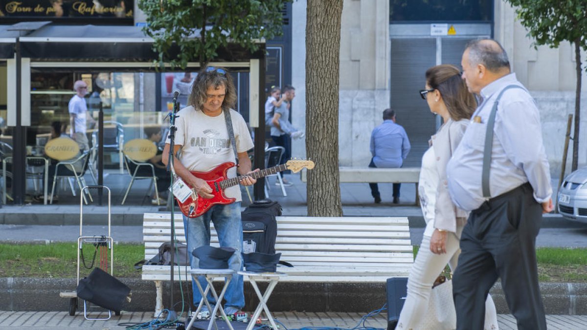 Els músics de carrer reserven a Tarragona una mitjana de 14 hores al dia per actuar