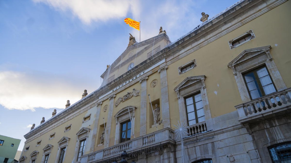 Ayuntamiento de Tarragona, plaza de la Font, fachada, Palau Municipal