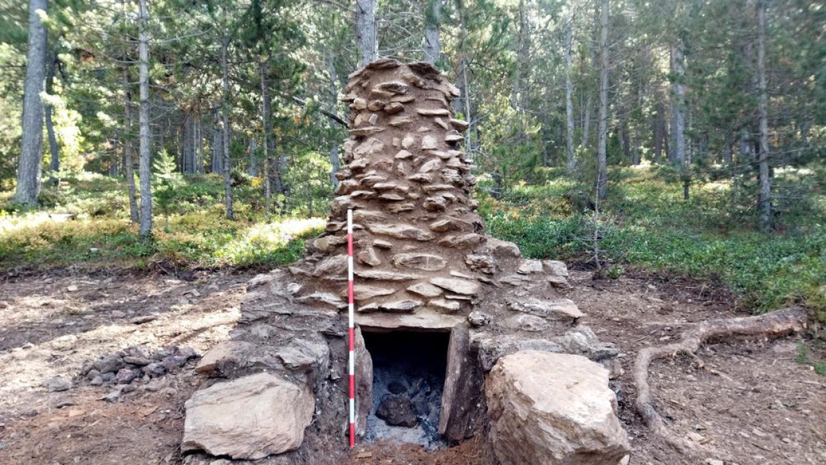 Reconstruyen un horno de hierro de la época romana en el Pirineo catalán