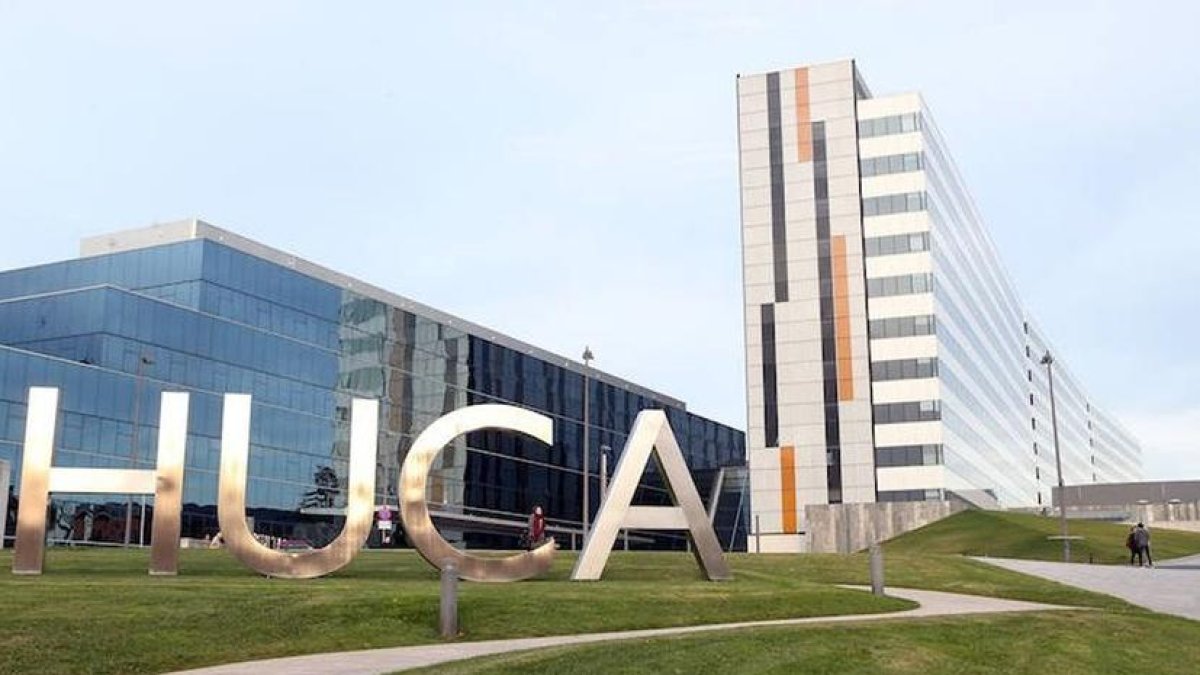 Muere un niño de 2 años al volcar el tractor que conducía su abuelo en Asturias