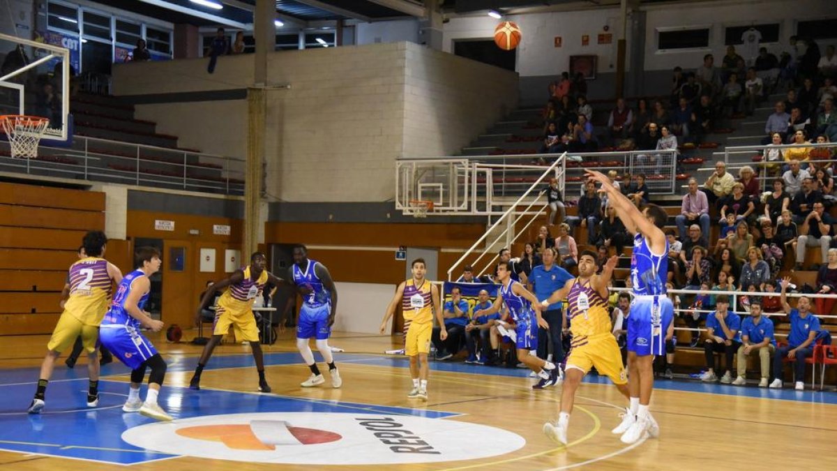 El Ibersol CBT vence al líder en el Serrallo