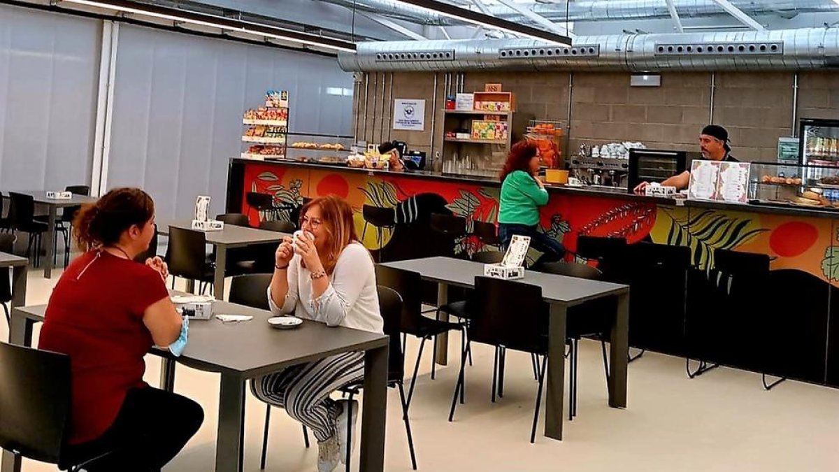 Obre la cafeteria del Centre Social El Roser de Reus