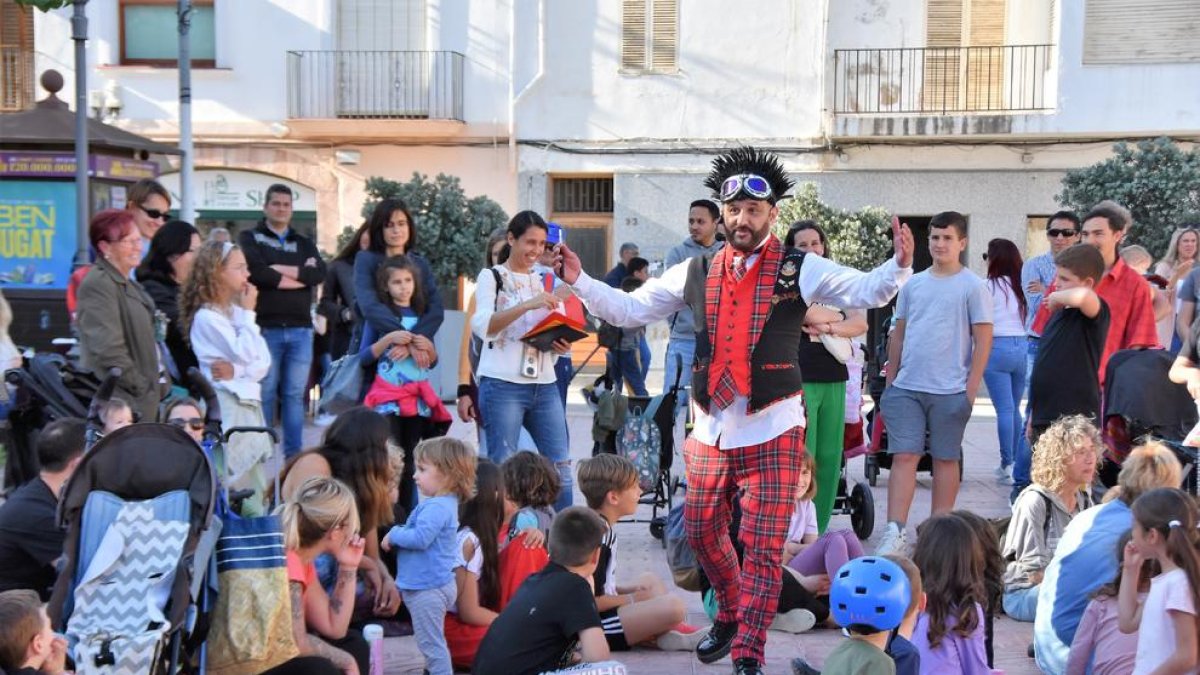 Més de 800 persones participen en els diversos actes del V Festival de Màgia de Torredembarra
