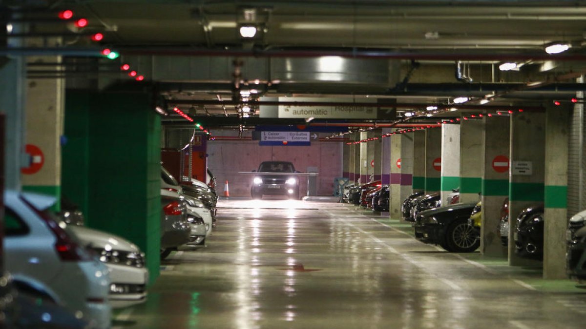 El parking subterráneo del Sant Joan, saturado por las obras del del suelo