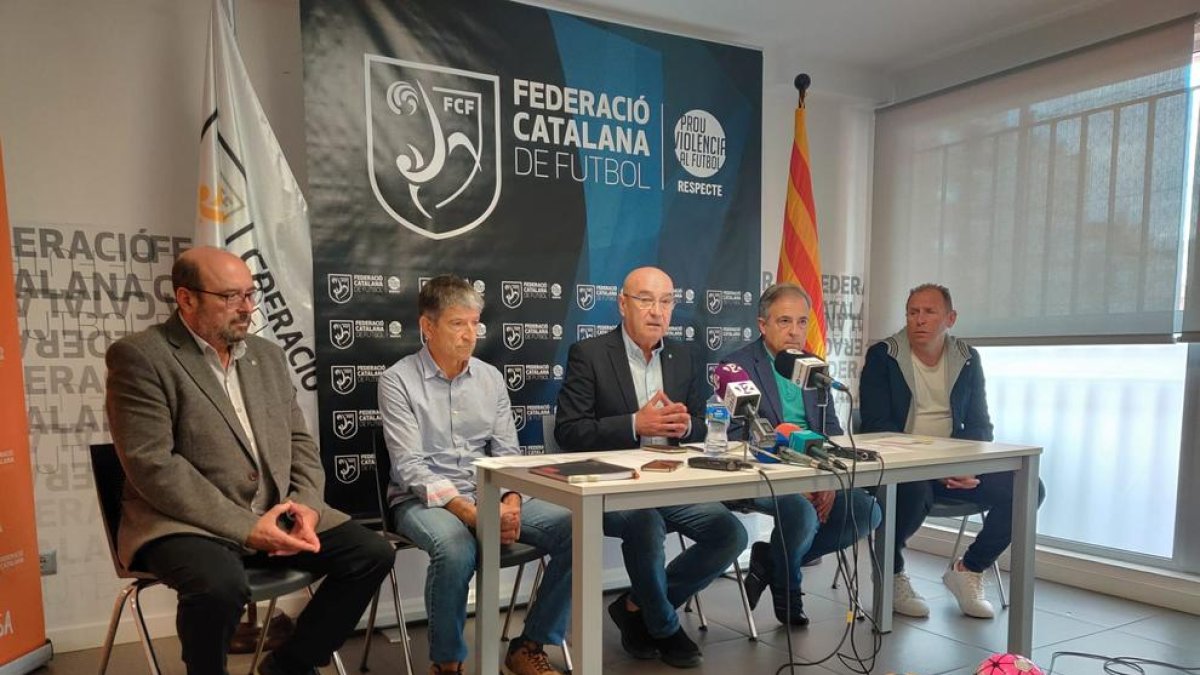 Cosano carrega contra «el joc brut» de l'antecessor durant les eleccions