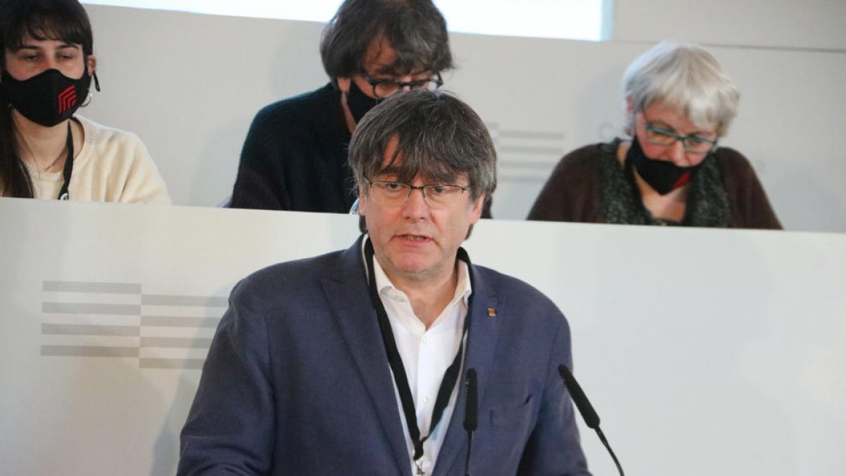 Puigdemont acusa l'estat espanyol d'espiar polítics i advocats «de manera massiva i il·legal»