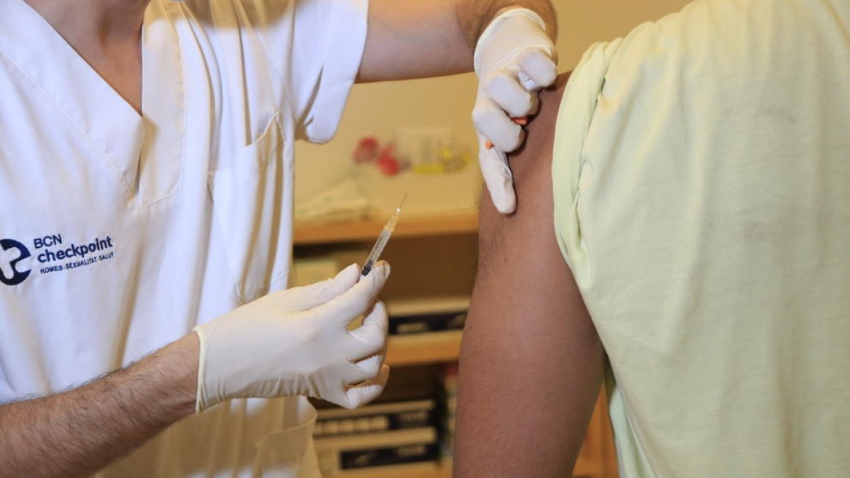 Els casos confirmats de verola del mico a Catalunya pugen a 1.995