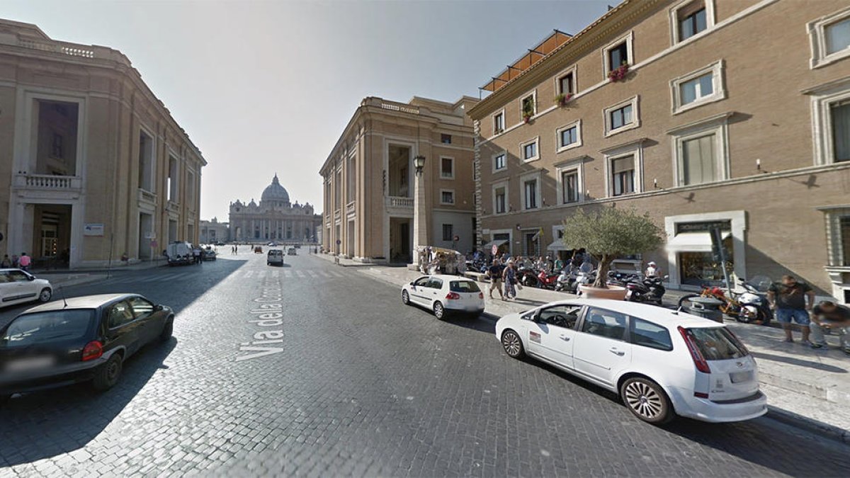 Piden tres frankfurts y un sándwich en un bar de Roma y les cobran 119 euros