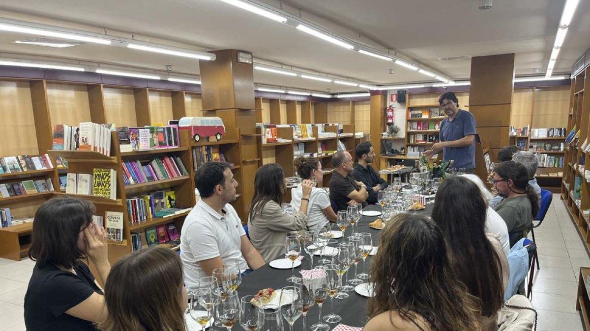 La Capona estreno ciclo de presentaciones con Jaume Funes y 'Cuando la vida nos duele'