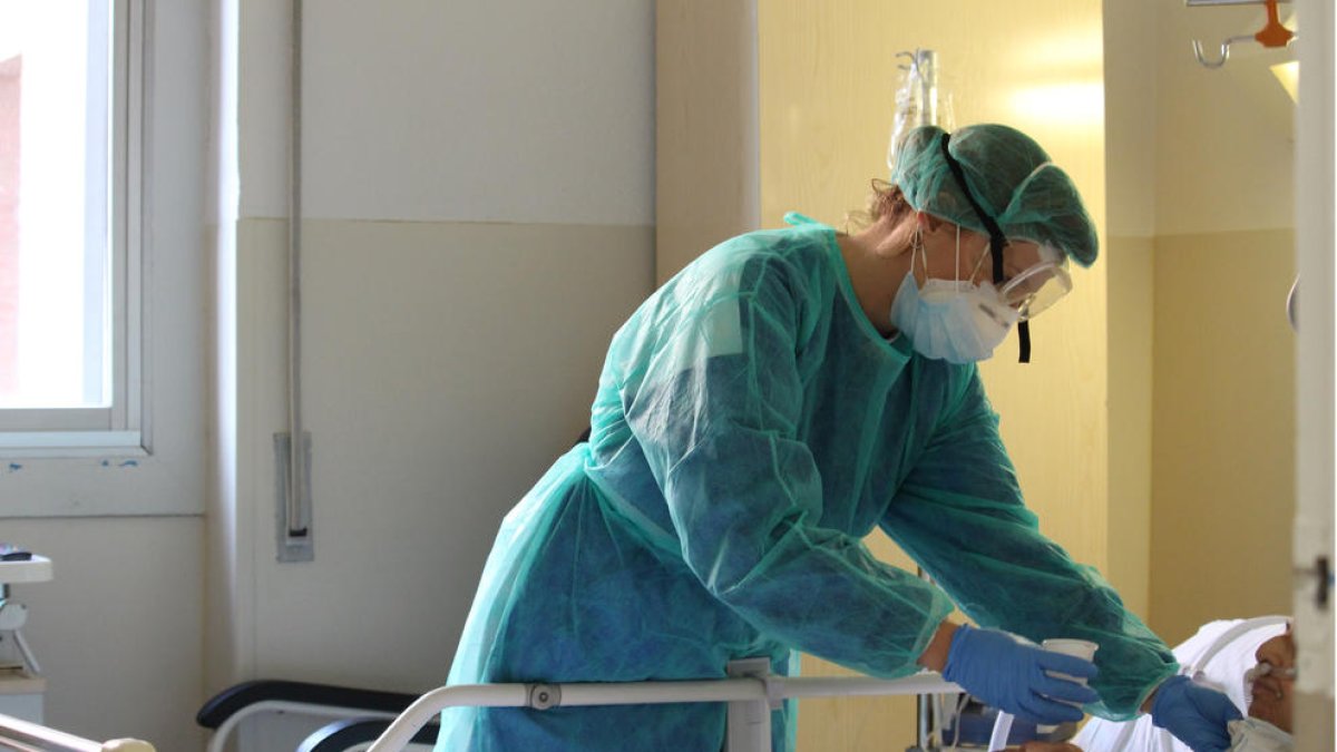 Espanya registra 201 noves morts, 55.578 contagis i 25 ingressats menys per covid-19