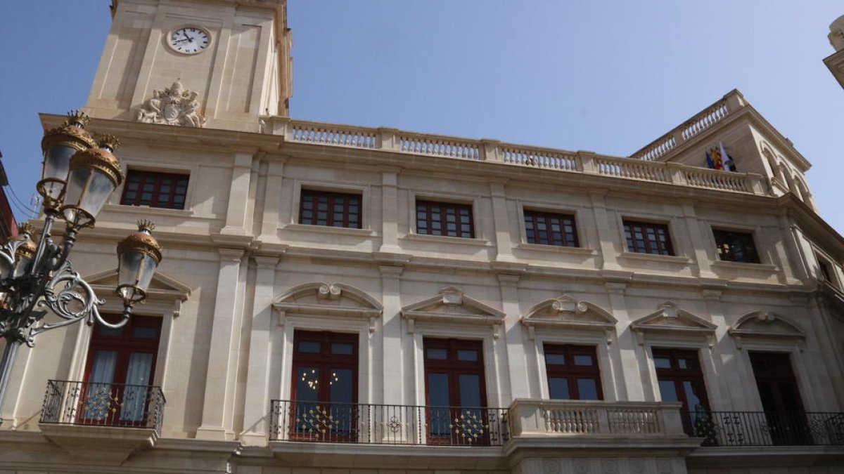 Cs celebra la retirada definitiva del llaç groc de l'Ajuntament de Reus