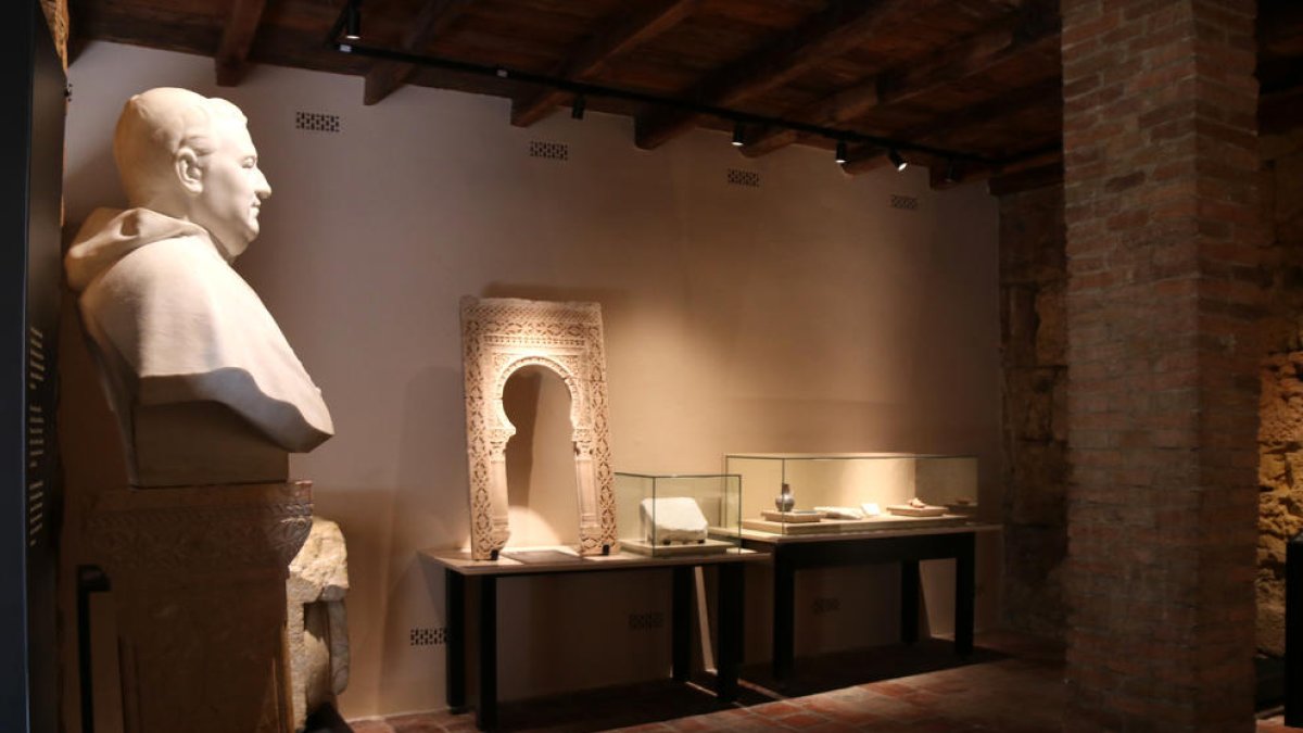 Peces d'art exposades a la primera sala renovada del Museu Diocesà de Tarragona.