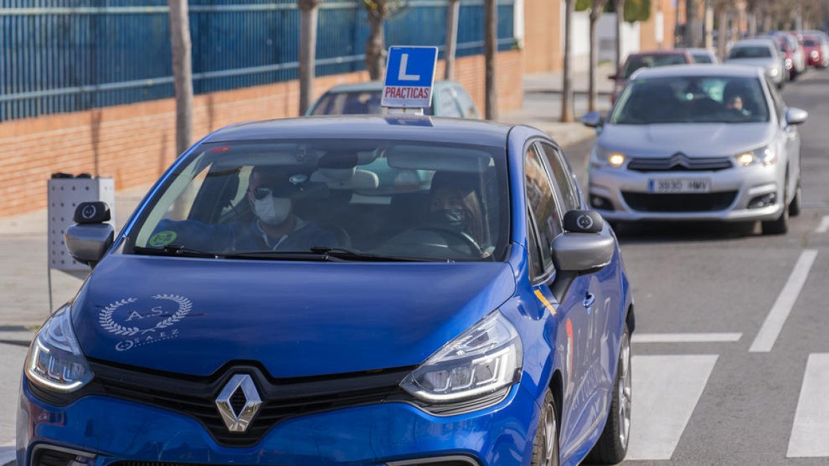 Les autoescoles de Tarragona pateixen la lentitud de la DGT per donar carnets de conduir