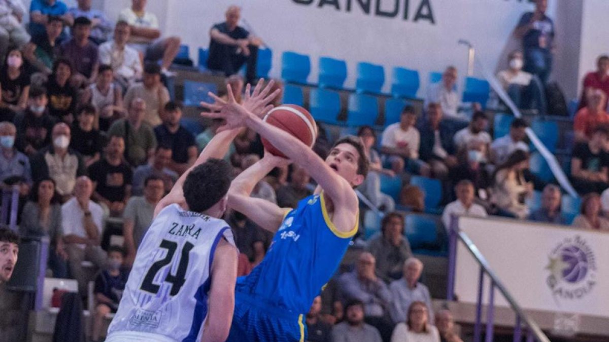 El CB Salou empieza con el pie izquierdo el 'play-off' de ascenso con una derrota contra el Gandía (71-68)