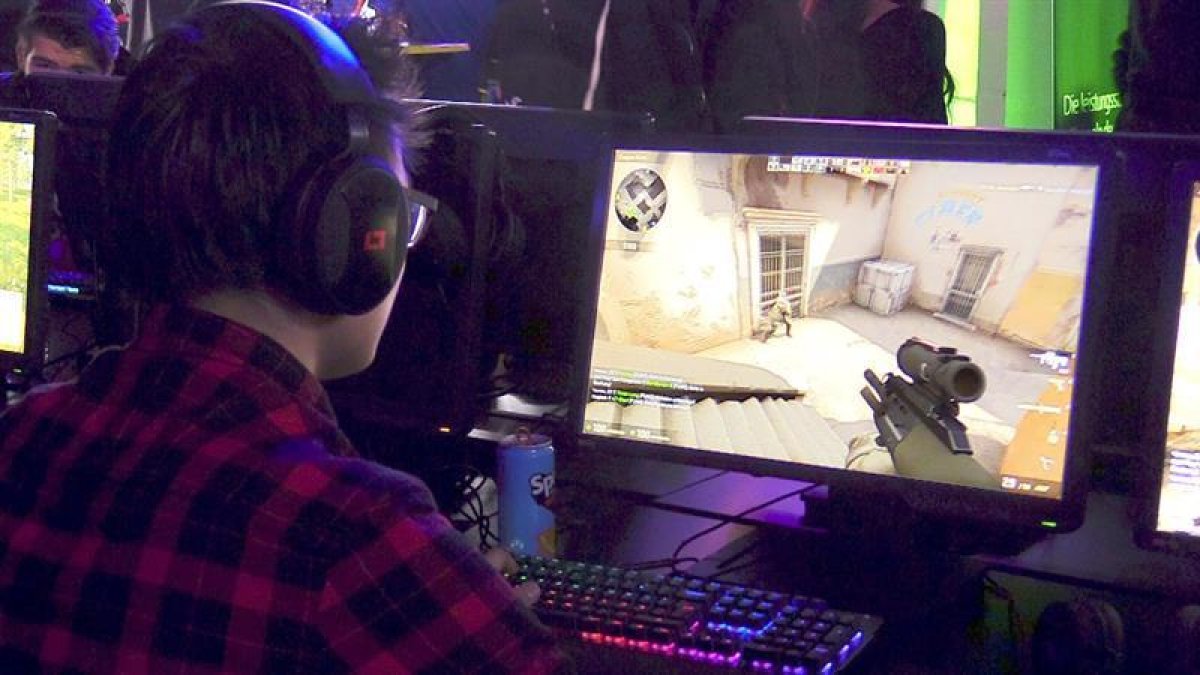 Un jove tailandès mor després de passar tota la nit jugant a videojocs