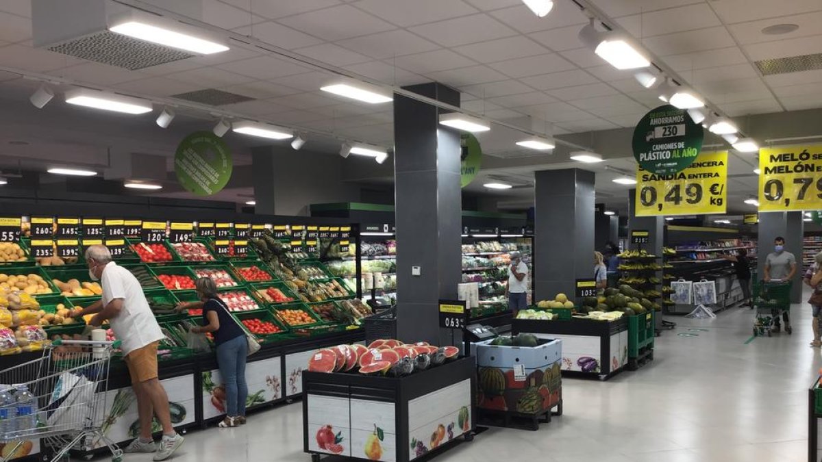 Mercadona abre el reformado supermercado de Manuel de Falla a Tarragona con un nuevo modelo de tienda eficiente