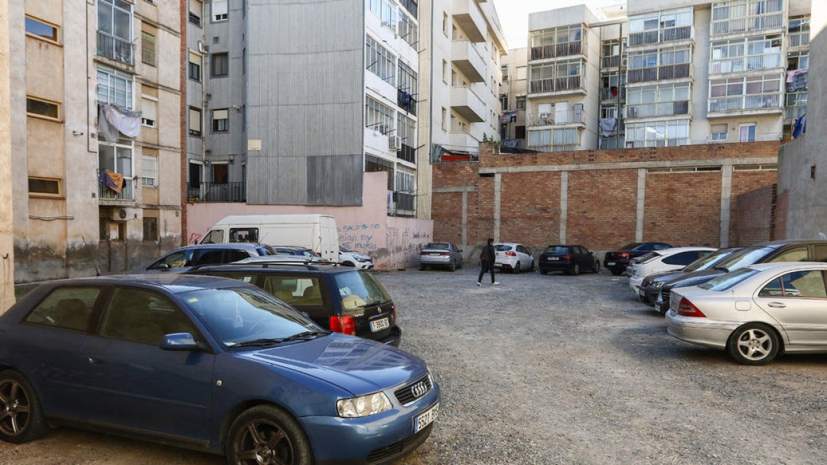 Adecuarán el aparcamiento de la calle de Falset de Reus, que tendrá 25 plazas nuevas