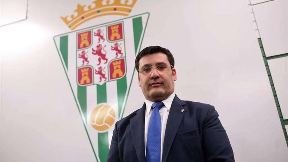 La Guardia Civil registra las oficinas del Córdoba CF y el domicilio de su presidente