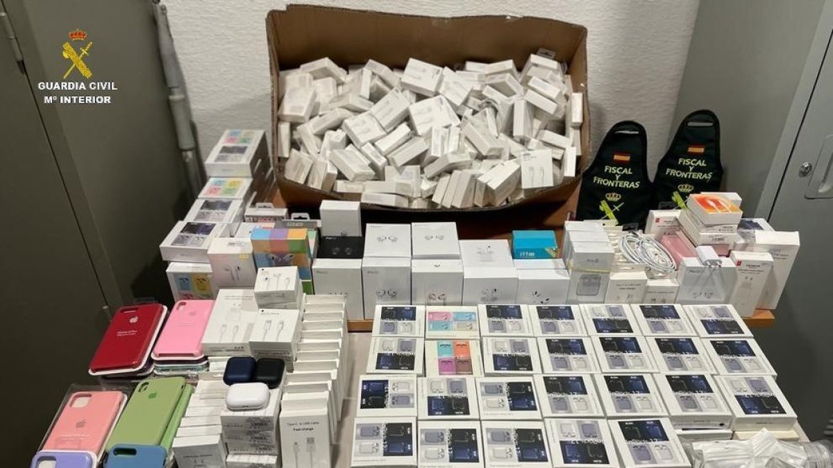 Incauten en el Ebre productos falsificados valorados en 40.000 euros