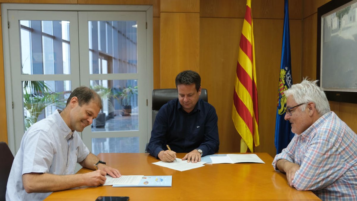 Cambrils renueva el convenio con el Náutico Parque-Estación Náutica Costa Daurada
