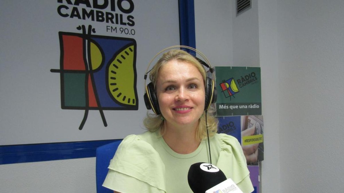 Una periodista refugiada estrena un podcast en Radio Cambrils dirigido a los exiliados ucranianos