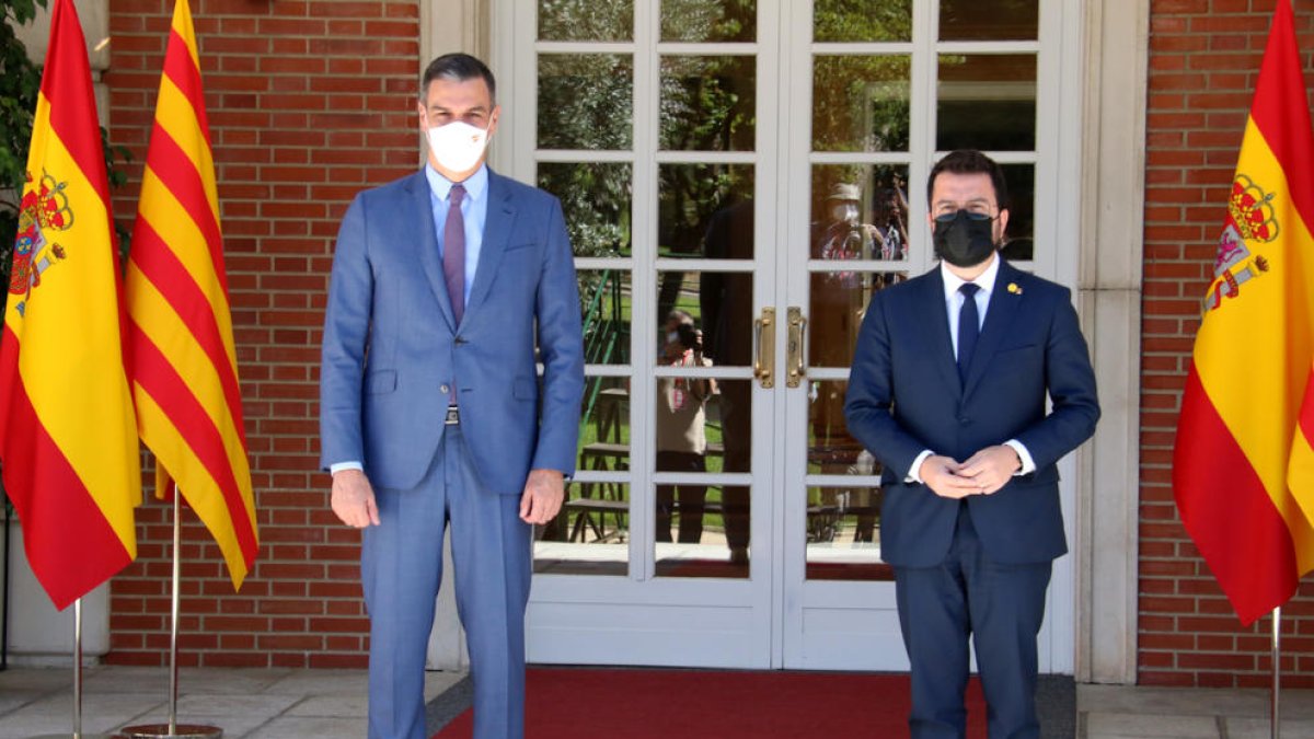 Sánchez i Aragonès inauguraran la taula de diàleg, però està en l'aire si es quedaran fins al final