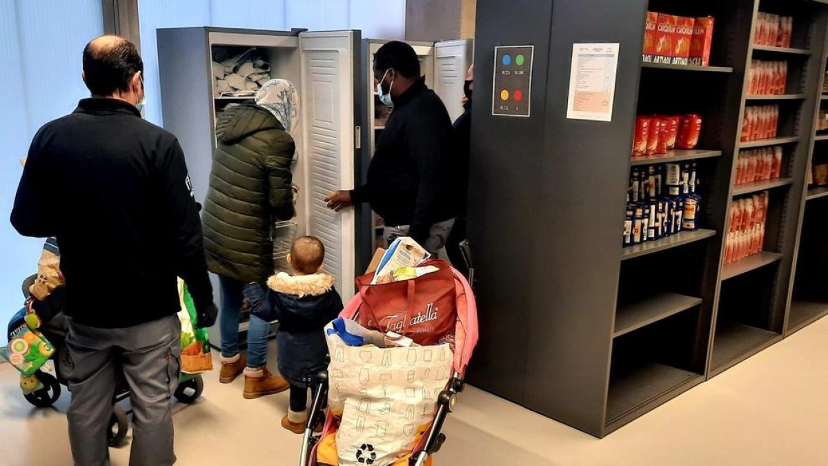 Dieciocho alumnos del Instituto Gabriel Ferrater de Reus hacen voluntariado en el Centro Social El Roser