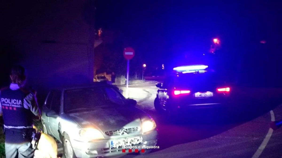 Detingut a Falset per conducció temerària, circular begut, danys i desobediència als agents