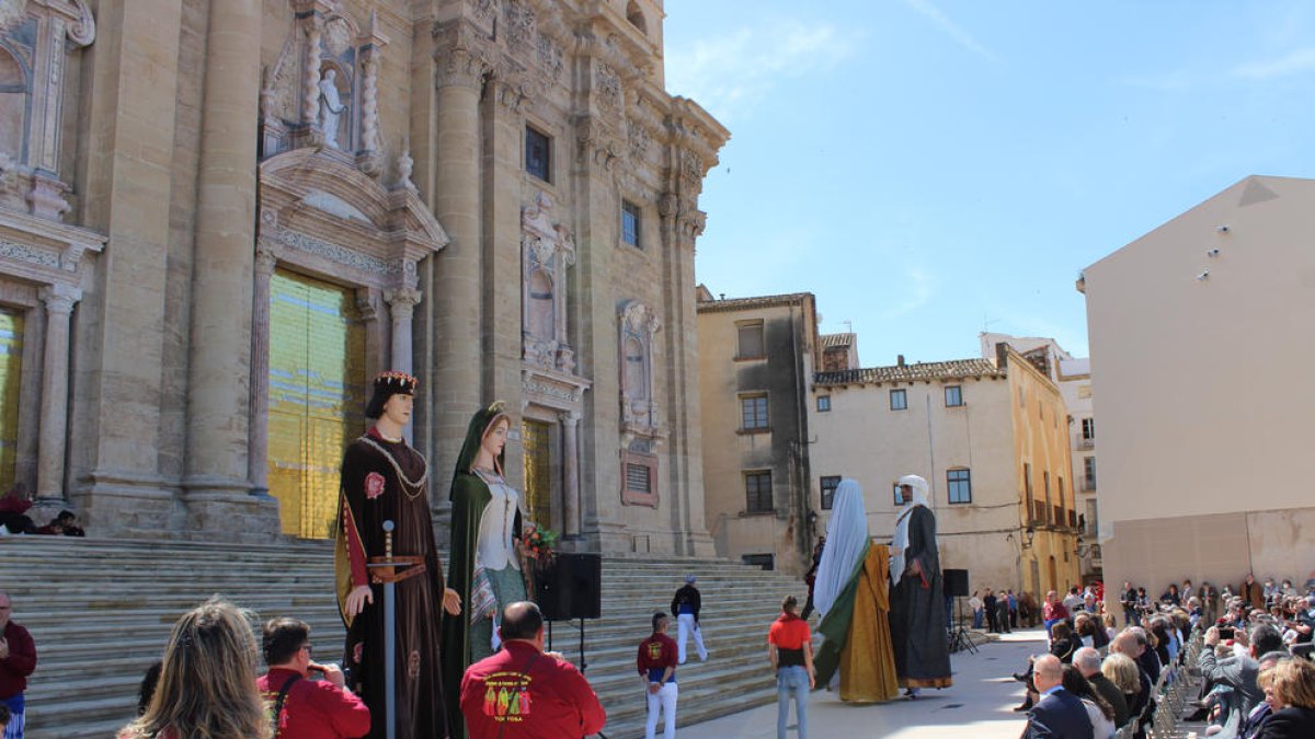 Se inaugura la restauración de la fachada principal de la catedral de Santa Maria de Tortosa