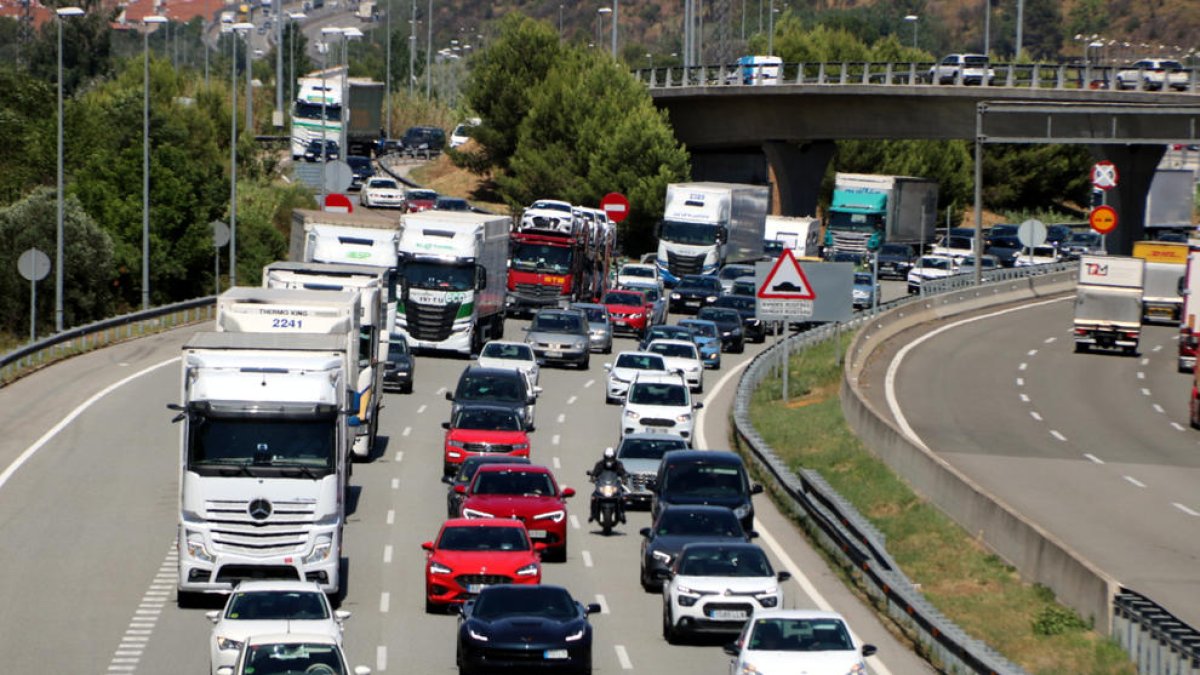 Retenciones de hasta 14 kilómetros en la AP-7 en dirección Tarragona