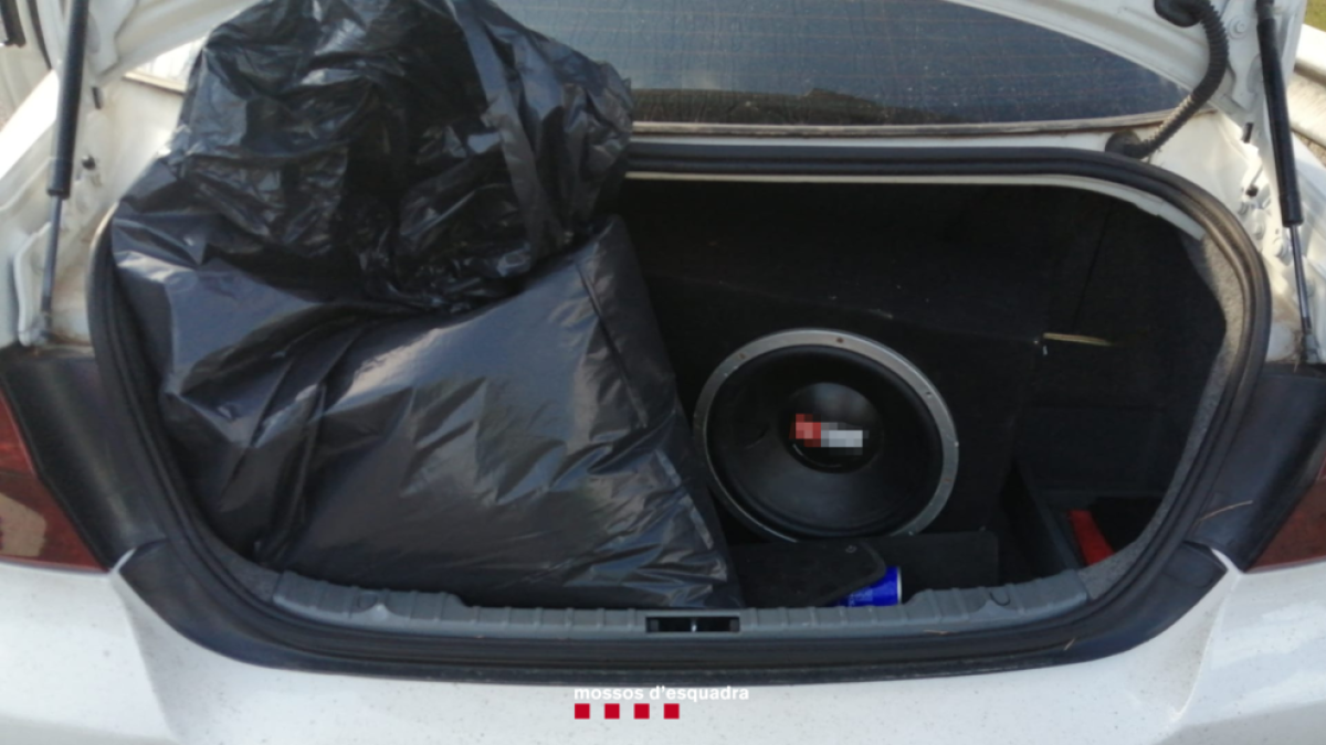 Detingut a l'AP-7 a Tarragona per circular sense permís i portar 19,5 quilos de marihuana