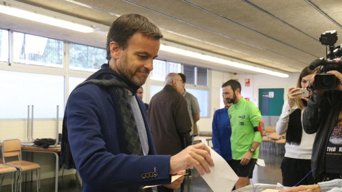 Asens: «Hoy se decidirá si el odio vence la esperanza y si en España sigue habiendo un muro o alguien que escuche Cataluña»