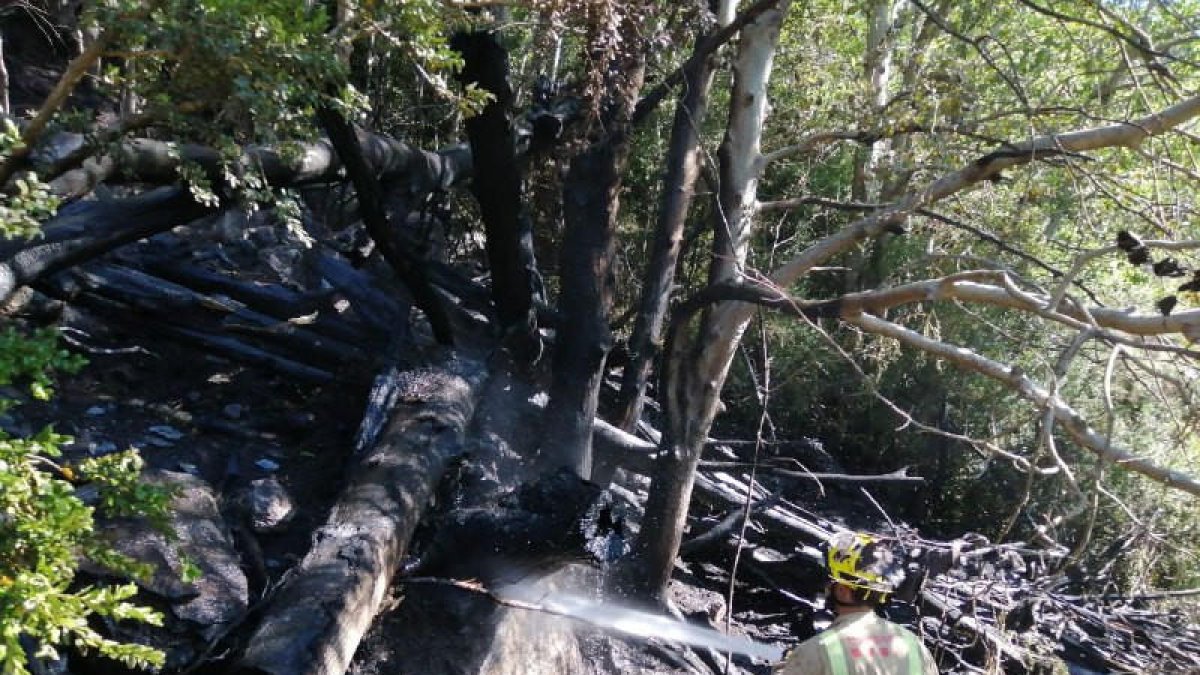 Evacuados un chalet y dos masías en Falset a causa de un incendio