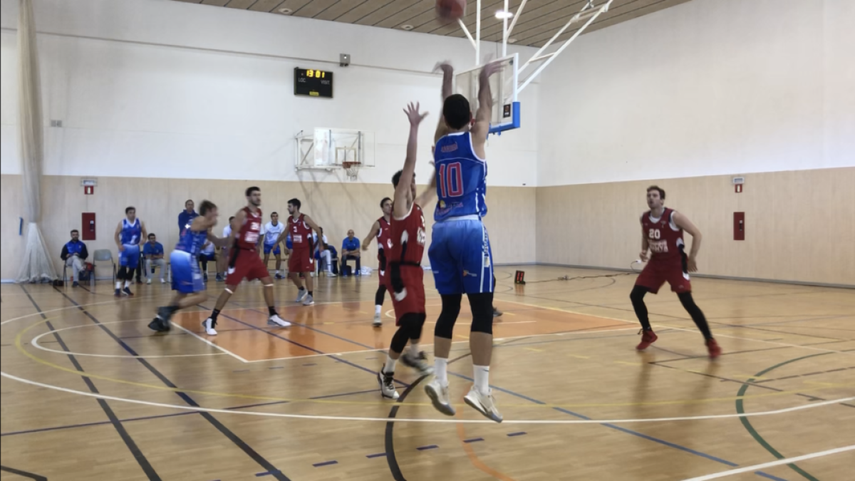 Victoria azul en un partido competido