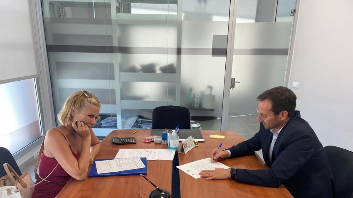 Móra d'Ebre consolida el aparcamiento en el centro con la adquisición del solar de Comarcas Catalanas