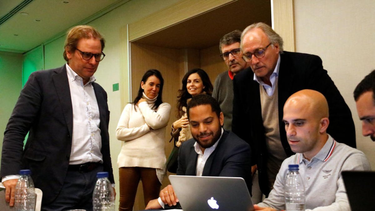 Vox dice que los sondeos confirman que su proyecto se «consolida» como «alternativa patriótica y social a España»