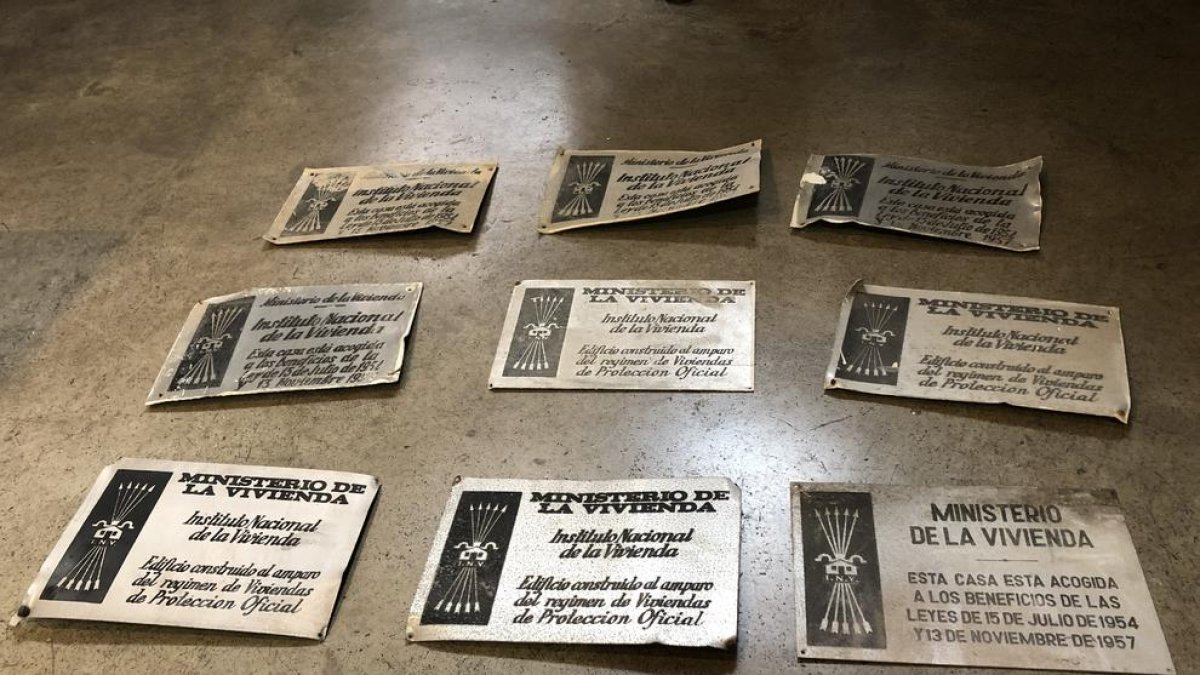 Reus tiene una decena de placas franquistas menos